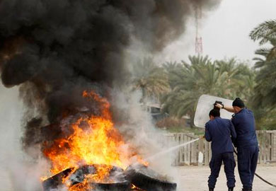 تفجير سيارة شرطة بالبحرين - أرشيفية